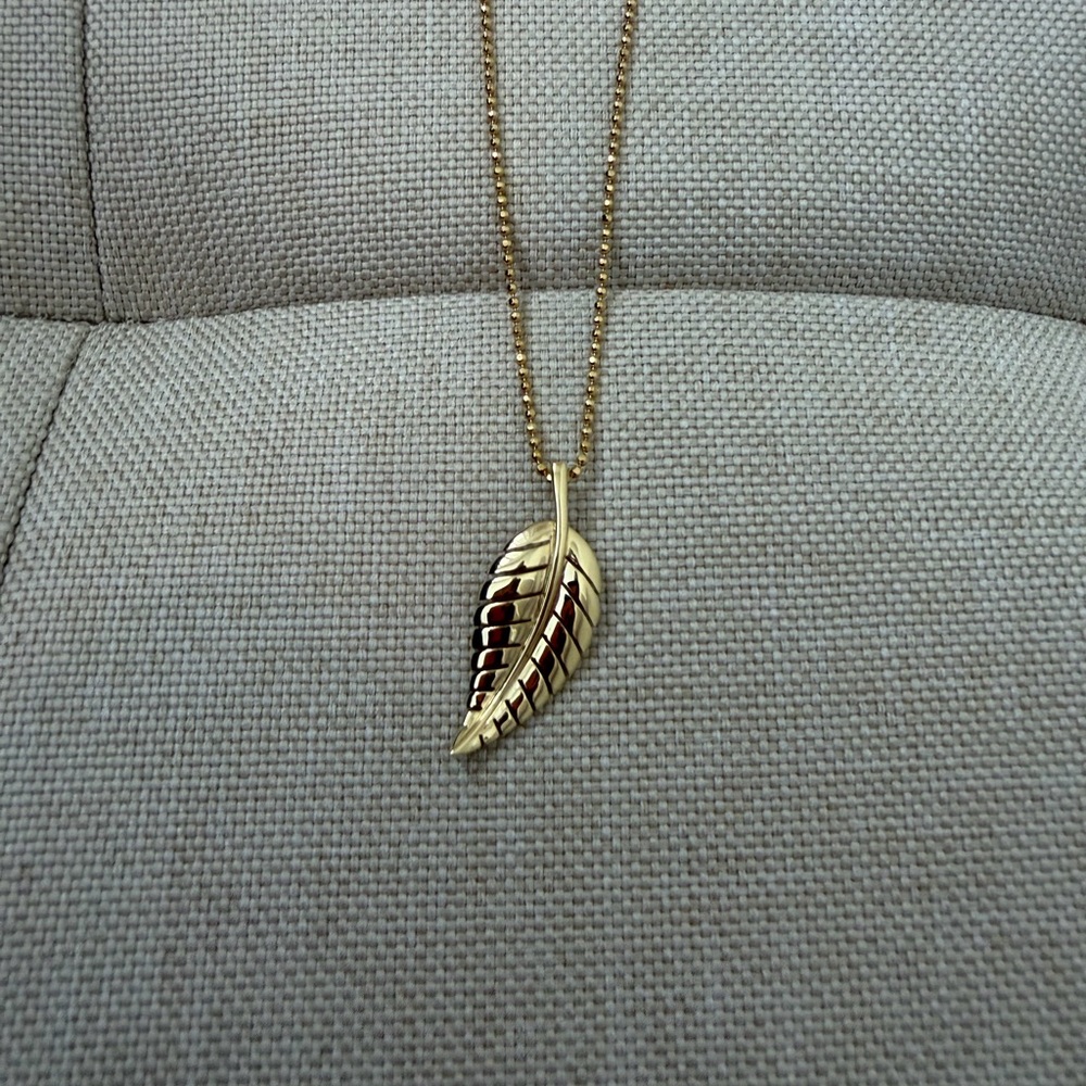 Jennifer Meyer 18k Small Leaf Necklace - Picture 3 of 7